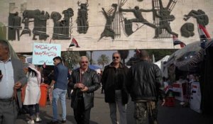 Les Irakiens continuent de manifester sur la place Tahrir à Bagdad