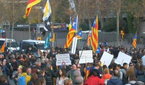 Rassemblement de manifestants indépendantistes avant le clasico à Barcelona
