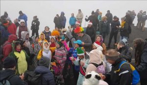 Haillicourt : Montée du terril du Pays à part pour le premier jour de l'an