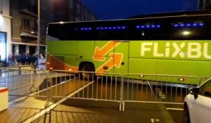 Calais : un Flixbus bloqué par le dragon