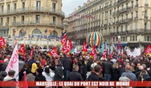 Marseille : le quai du port est noir de monde