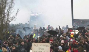 Réforme des retraites: brefs affrontements pendant la manifestation à Nantes