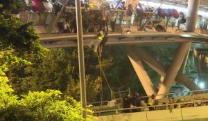 Hong Kong: fuite spectaculaire des manifestants assiégés