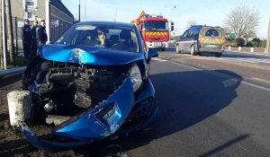 Vitry-en-Artois : une voiture percute un lampadaire, un blessé
