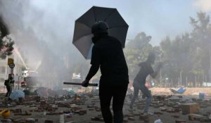 Canons à eau sur un campus de Hong Kong (2)