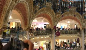 "Gilets jaunes": brève intrusion aux Galeries Lafayette à Paris