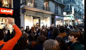 Des jeunes ont mené une action contre le Black Friday rue de Béthune à Lille