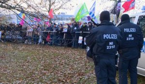 Manifestation à Brunswick pendant que l'extrême droite allemande AfD élit de nouveaux dirigeants