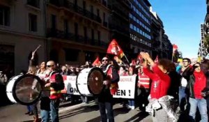 Grève à Marseille : le cortège défile sur le cours Lieutaud