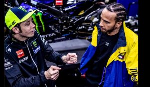 Sports mécaniques. Lewis Hamilton et Valentino Rossi échangent leurs montures