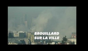 À Varsovie, un tuyau d&#39;eau éclaté a recouvert la ville d&#39;un brouillard épais