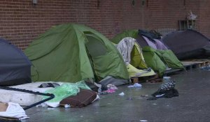 Après l'évacuation, nettoyage du campement de migrants à Paris