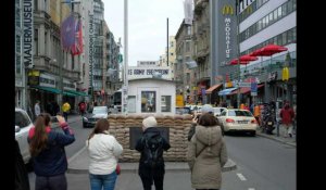 Berlin ne sait que faire du célèbre Checkpoint Charlie