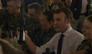 Côte d'Ivoire: Macron dîne avec les soldats français présents sur place