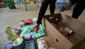 Louvroil: des jeunes du quartier de Sous-Le-Bois offrent des colis de denrées alimentaires aux plus démunis, quelque soit leur confession, pendant ce mois de Ramadan
