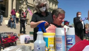 Manifestation anti-confinement/USA: Des coiffeurs offrent des coupes gratuites