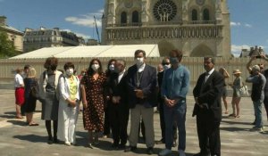 Notre-Dame: le parvis rouvre, "un grand moment" pour la maire de Paris