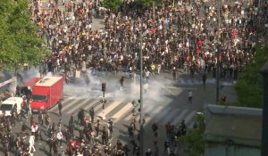 "Ne les provoquez pas": jets de lacrymos et appels au calme lors du rassemblement à Paris