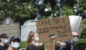 Déboulonnage de statues liées à l'esclavage : "Effacer l'histoire est dangereux"
