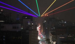 Sao Paulo: pas de Gay Pride à cause du Covid-19 mais un arc-en-ciel laser