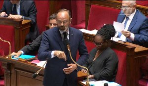 Dijon: désarmer les forces de l'ordre est "une idée baroque", ironise Philippe