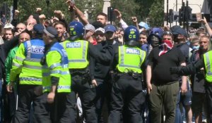 Londres : des militants d'extrême droite se rassemblent pour "protéger" la statue de Winston CHurchill