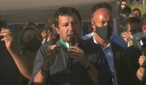 Matteo Salvini vivement pris à parti dans une commune de la région de Naples