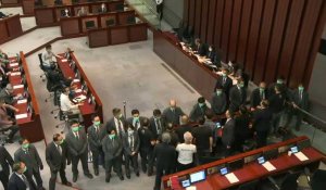 Le parlement de Hong Kong adopte une loi controversée sur l'hymne national