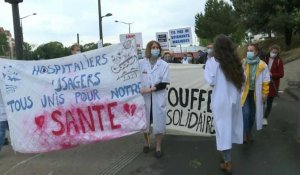 Manifestation devant l'hôpital Robert-Debré à Paris pour réclamer plus de moyens