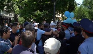 Kazakhstan: des dizaines de manifestants arrêtés après l'assouplissement du confinement