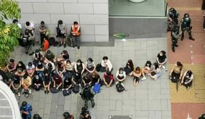 Arrestations de masse de manifestants par la police de Hong Kong