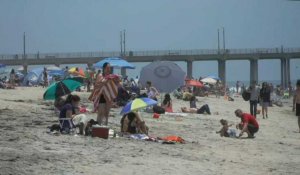 Californie: affluence à la plage lors d'un week-end de trois jours