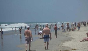 Déconfinement: les Californiens profitent du soleil et de la plage
