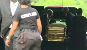 Le cercueil de George Floyd placé dans un corbillard