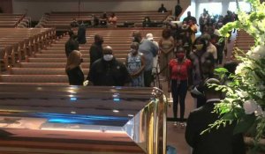 Houston: Recueillement devant le cercueil ouvert de George Floyd dans une église