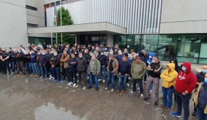 A Lille, les policiers se rassemblent devant le commissariat pour protester 