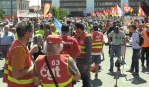 "Il faut que l'État se bouge!" : la CGT mobilisée devant l'usine Luxfer de Gerzat