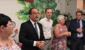 François Hollande en visite à l'épicerie solidaire à Guesnain