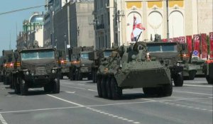 Grandiose défilé militaire sur la place Rouge pour marquer la victoire de la Russie sur l'Allemagne nazie