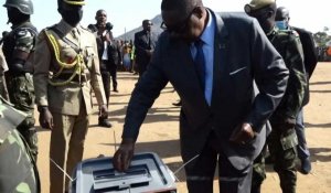 Malawi: le président Mutharika vote lors du nouveau scrutin