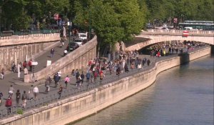 Déconfinement: les Parisiens réinvestissent les quais de Seine