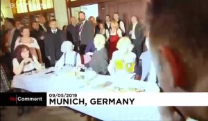 Le prince Charles et Camilla prennent une bière à Munich
