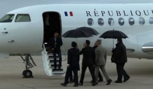 Les ex-otages accueillis par Macron sur la base de Villacoublay