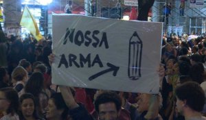 Brésil: des dizaines de milliers de manifestants défilent contre Bolsonaro