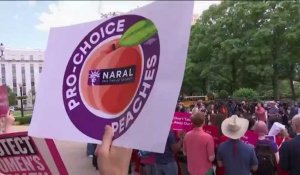 Réactions après la loi très controversée sur l'avortement en Alabama aux États-Unis