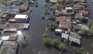 Les Paraguayens fuient les zones inondées