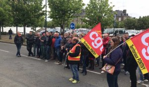 Pontivy. 70 agents territoriaux manifestent devant la mairie