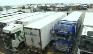 GB: Des camions sont stationnés à Douvres et alentours alors que le port est fermé