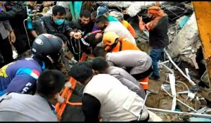 Séisme en Indonésie: les secours à la recherche de survivants