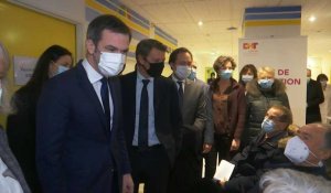 Vaccination Covid: arrivée du ministre de la Santé Olivier Véran au centre hospitalier de Troyes